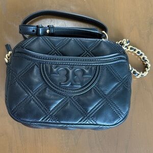 Tory Burch Fleming Bag in Black. Like new condition with dust cover